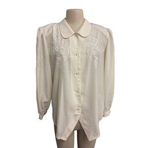 Vintage White Embroidered Button-Up Blouse With Puff Sleeves and Peter Pan Colla